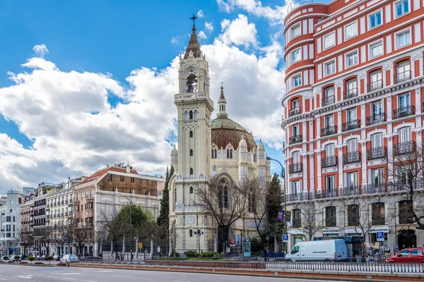 Церковь Сан-Мануэль и Сан-Бенито в Мадриде — стоковое фото