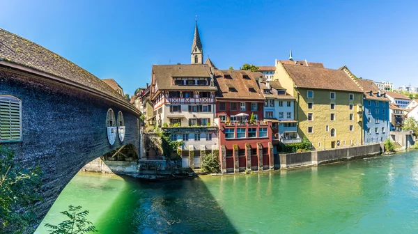 Woodenbridge sobre o rio Limmat em Baden - Suíça — Fotografia de Stock