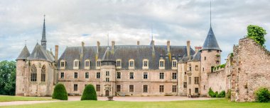 Lapalisse kasabasındaki Chateau La Palice 'de panoramik manzara