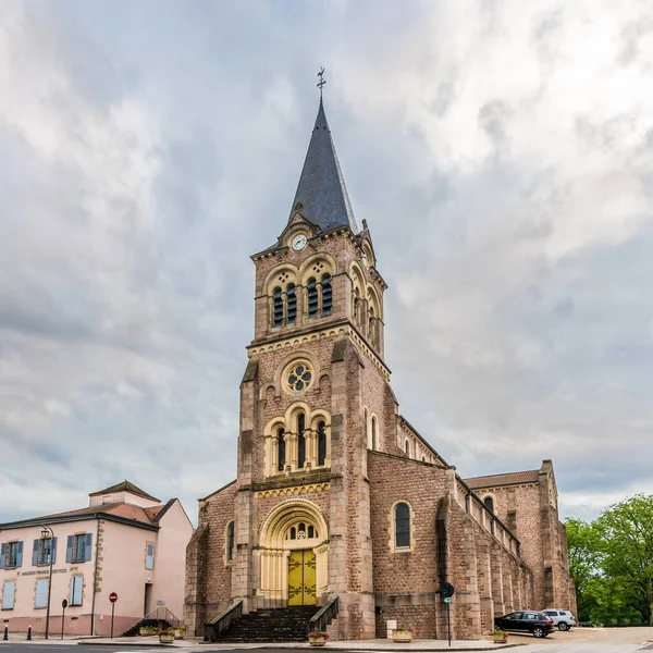 Fransa Nın Lapalisse Kasabasının Sokaklarında Aziz Jean Baptiste Kilisesi — Stok fotoğraf