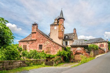 Fransa 'da Collonges la Rouge sokaklarında.