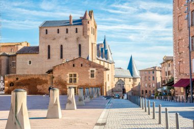 ALBI, FRANCE - 26 Haziran 2021 Albi sokaklarında. Albi Güney Fransa 'da bir komün..