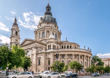 BUDAPEST, HUNGARY - 18 Ağustos 2021 - Budapeşte 'deki Bazilika Saint Stephens. Macaristan 'ın ilk kralı Stephen' ın anısına yapılmıştır. Budapeşte Macaristan 'ın başkentidir..