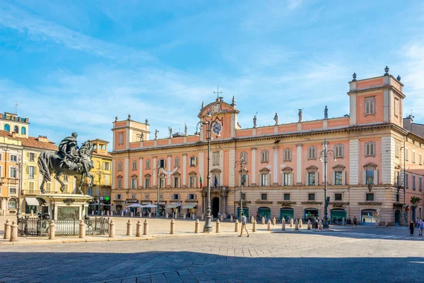 ピアチェンツァ イタリア 2021年6月28日 ピアチェンツァのカヴァッリ宮殿 ピアチェンツァ Piacenza イタリア北部のエミリア ロマーニャ州の都市 — ストック写真