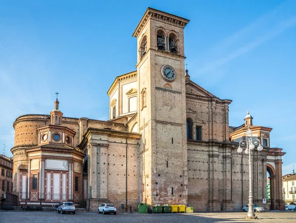 Uitzicht Kathedraal Van Saint Lawrence Straten Van Voghera Italië — Stockfoto
