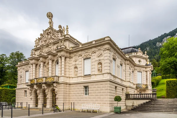 Widok na zamek linderhof — Zdjęcie stockowe