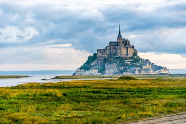  Mont saint-michel sabah sis içinde