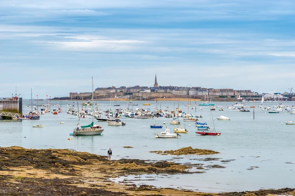 View at Saint Malo from Dinard. — Stock Photo, Image