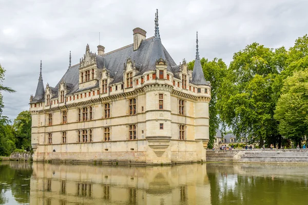 View at the chateau Azay le Rideau with moat — Stock Photo, Image