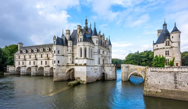 Chateau Chenonceau ve nehir Cher ile