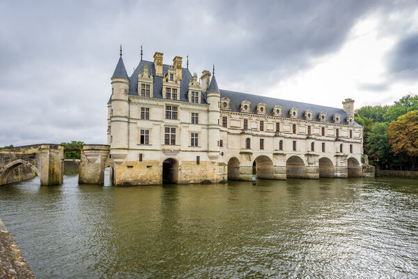 Chateau of Chenonceau from west side