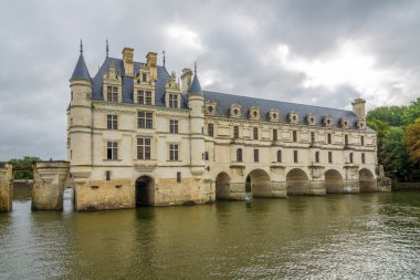 Nehir Cher ile Batı tarafında Chenonceau şatoda görüntülemek