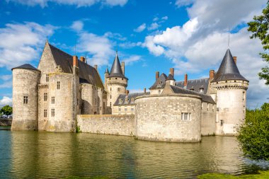 Sully sur Loire Chateau ile hendek