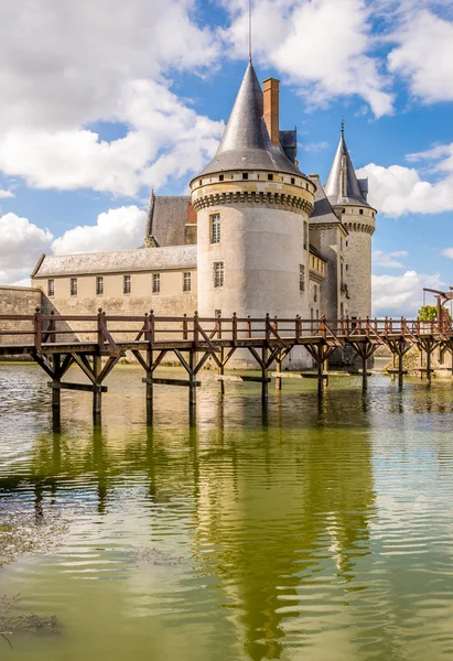 Chateau Sully sur Loire hendek ile — Stok fotoğraf