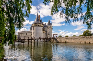 Hendek arasında chateau Sully sur Loire adlı görüntülemek