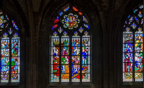 Штайнерное стекло в катедрале Орлеанского Святого Креста — стоковое фото
