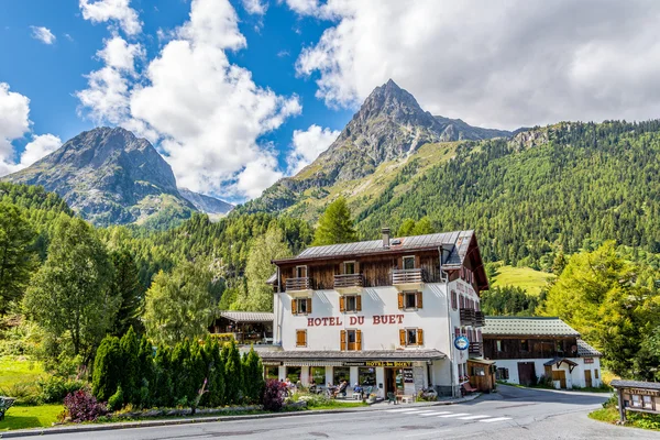 Blick auf mont buet vom Dorf le buet — Stockfoto