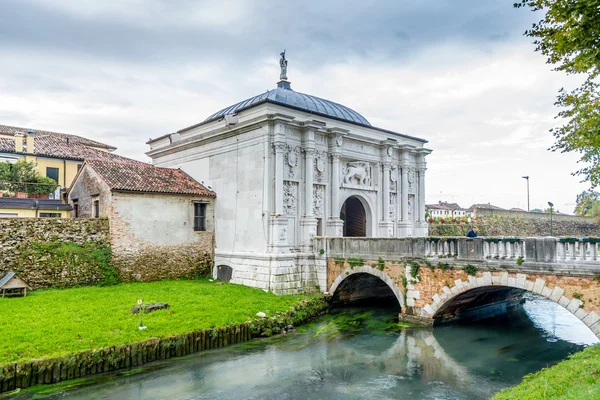 Treviso eski şehir kapısına — Stok fotoğraf