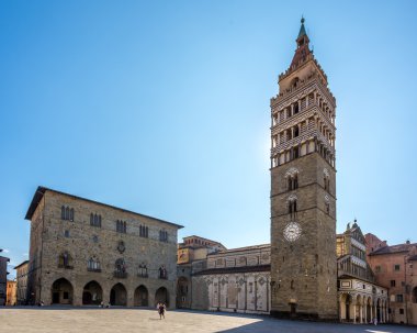 Piazza Duomo Katedrali'nin çan kulesi.