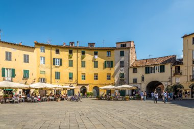 Lucca şehrindeki Anfiteatro sqauare