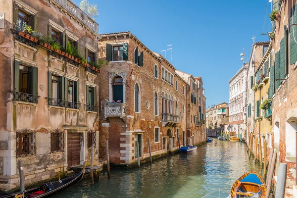 Edificios antiguos en Venecia — Foto de Stock