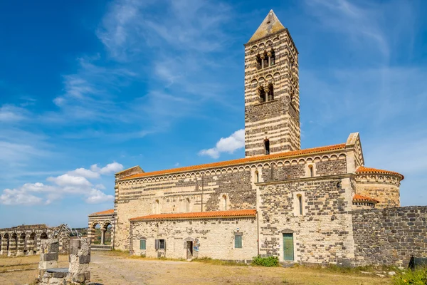 Widok na bazylikę Trójcy Saccargia — Zdjęcie stockowe