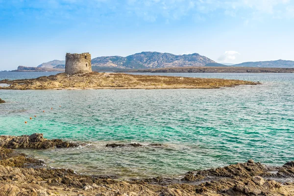 Torre de Vigia Pelosa perto da praia de Stintino na Sardenha — Fotografia de Stock