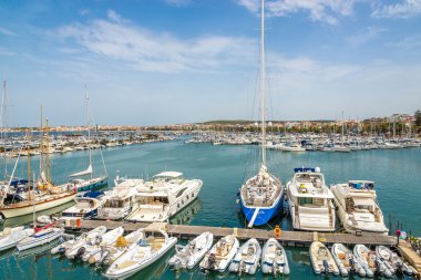 Marina Alghero'da küçük tekneler için