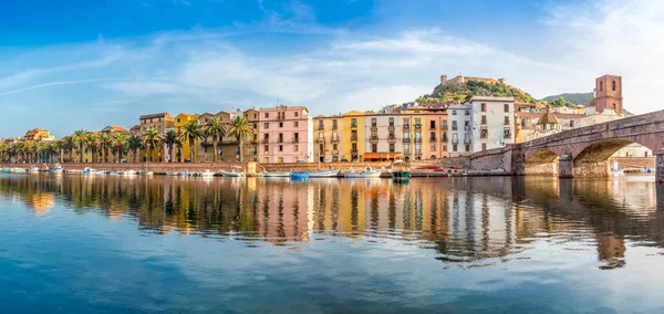 Panoramautsikt på Bosa på Sardinien — Stockfoto