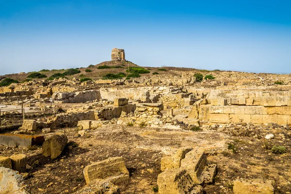 瞭望塔和古代塔罗在撒丁岛的废墟 — 图库照片