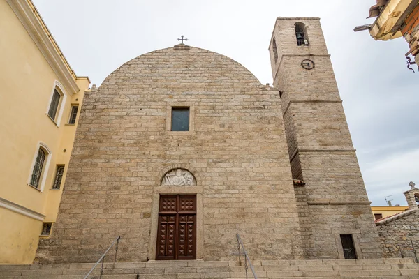 Gevel van de kerk San Paolo in Olbia — Stockfoto