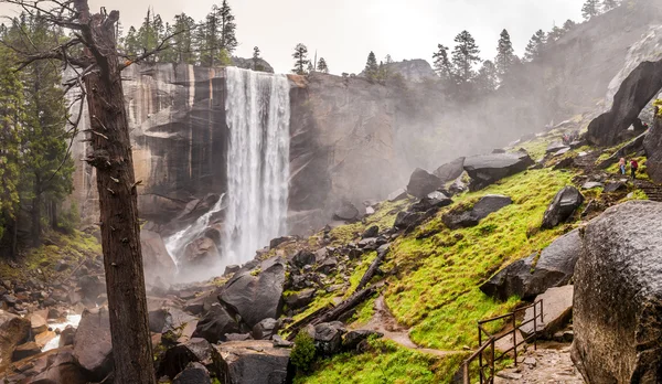 Mist Trail in Yosemite National Park — Stock Photo, Image