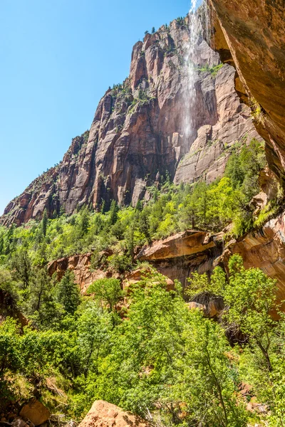 Waterfall at the Emerald pool Trail in Zion N.P. — Stock Photo, Image