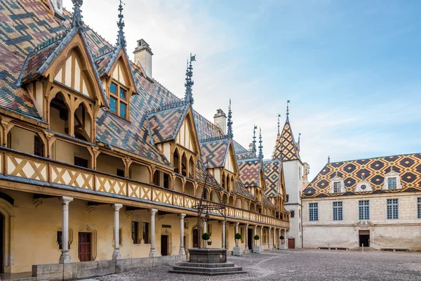 Avlu Hospices de Beaune