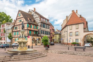 Colmar şehir sokaklarında