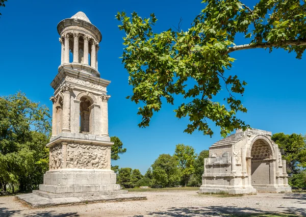 Ancient Mausoleum and Arch of Glanum (les Antiques) — Stok fotoğraf