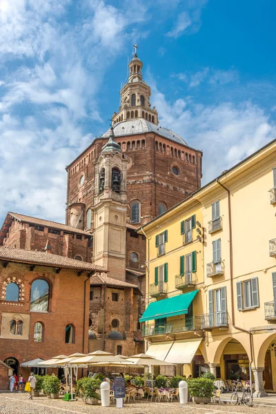 View at the cathedral from Piazza della Vittoria in Pavia — Stock Photo, Image