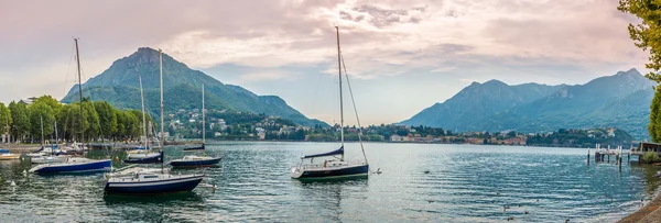 Panoramautsikt över Comosjön från Lecco — Stockfoto