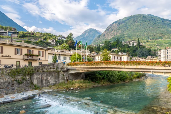 Most nad rzeką Adda w Sondrio — Zdjęcie stockowe