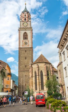 Merano çan kulesinde St.Nicholas Kilisesi.