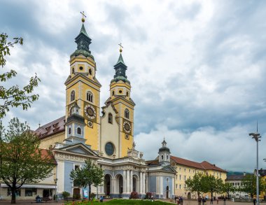 Santa Maria Assunta ve San Cassiano Bressanone içinde katedral.