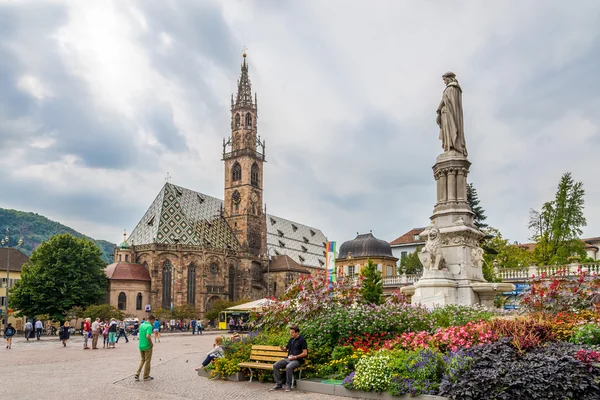 Walther lugar com catedral em Bolzano — Fotografia de Stock