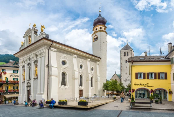 Vista en la Iglesia San Michele de San Candido . — Foto de Stock