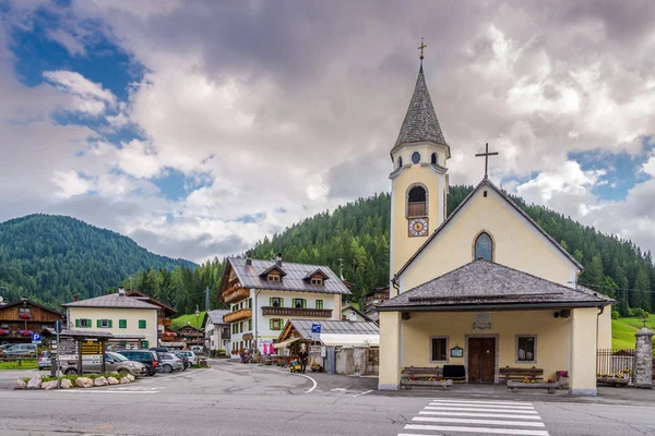 Sappada dağ köyü Kilisesi — Stok fotoğraf