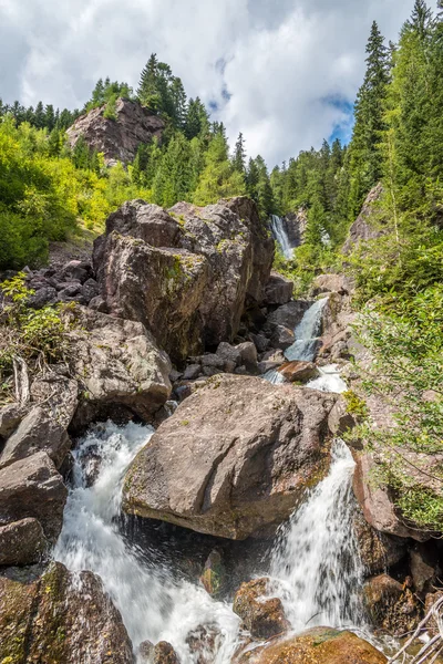 Водопад в горах Альто-Адидже — стоковое фото