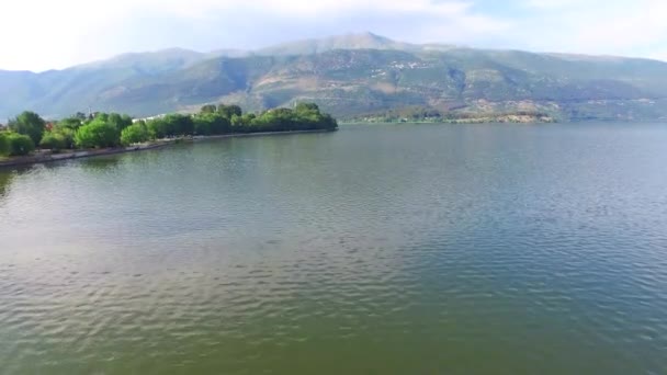 Ioannina tó emelje légi kilátás — Stock videók
