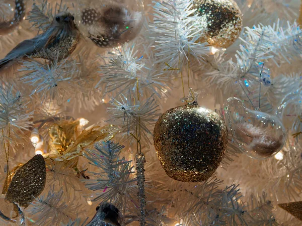 Decorações Natal Com Luzes Festivas Árvore Natal — Fotografia de Stock