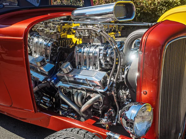 Victoria BC, Kanada - 24 Temmuz 2016. Kuzeybatı Deuce Days, Victoria BC 'deki son antika koleksiyoncu araba etkinliği, Covid-19 salgını nedeniyle ertelendi ve kalıcı olarak iptal edildi.