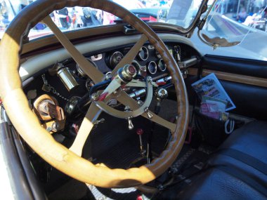 Sidney BC, Kanada - 25 Temmuz 2013. Sidney Torque Masters, Sidney BC 'de büyük bir antika araba koleksiyonu etkinliği. Sokakları dolduran arabalar