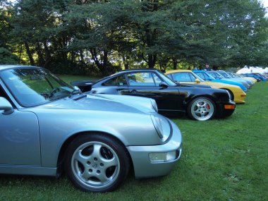 Vancouver BC, Kanada - 7 Haziran 2013. Lüks arabalar, büyük antika koleksiyoncusu ve MÖ Vancouver 'da modern araba etkinliği.